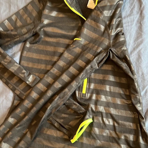 Nike dry fit pro long sleeeve deep zip run shirt - Picture 3 of 6
